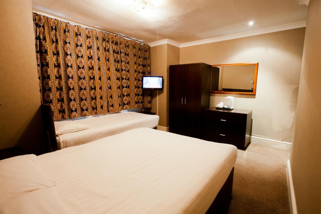 Rossmore Hotel Ілфорд Екстер'єр фото