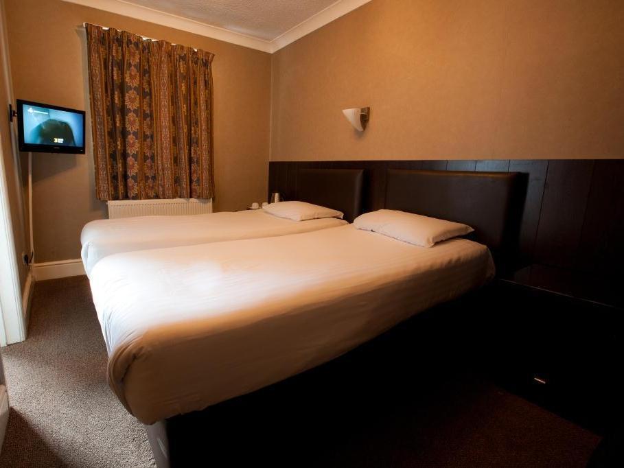 Rossmore Hotel Ілфорд Екстер'єр фото