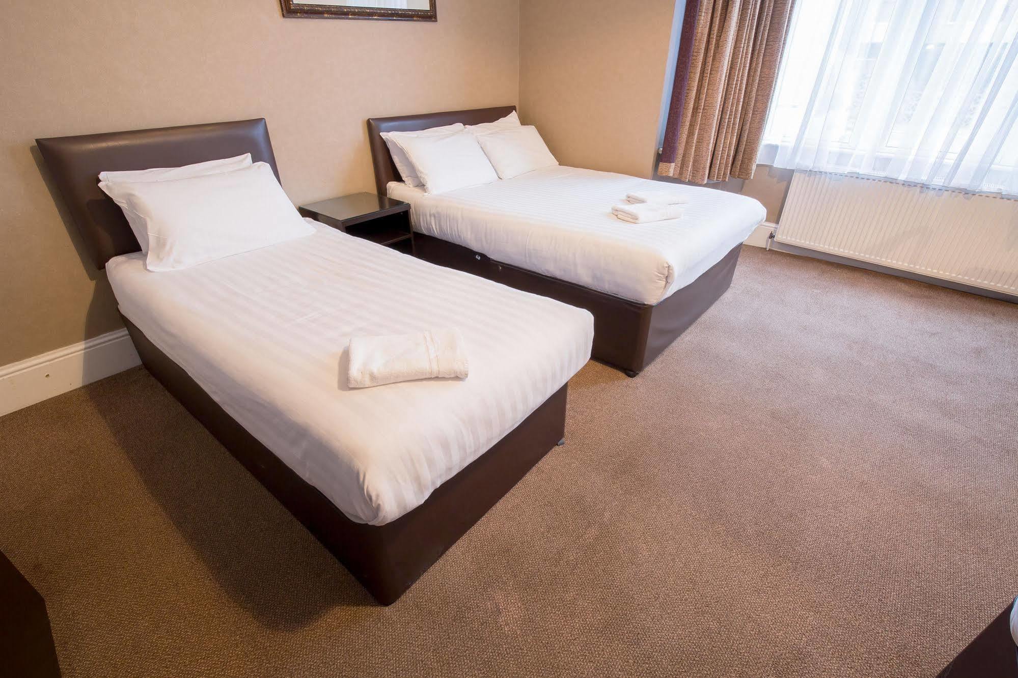 Rossmore Hotel Ілфорд Екстер'єр фото