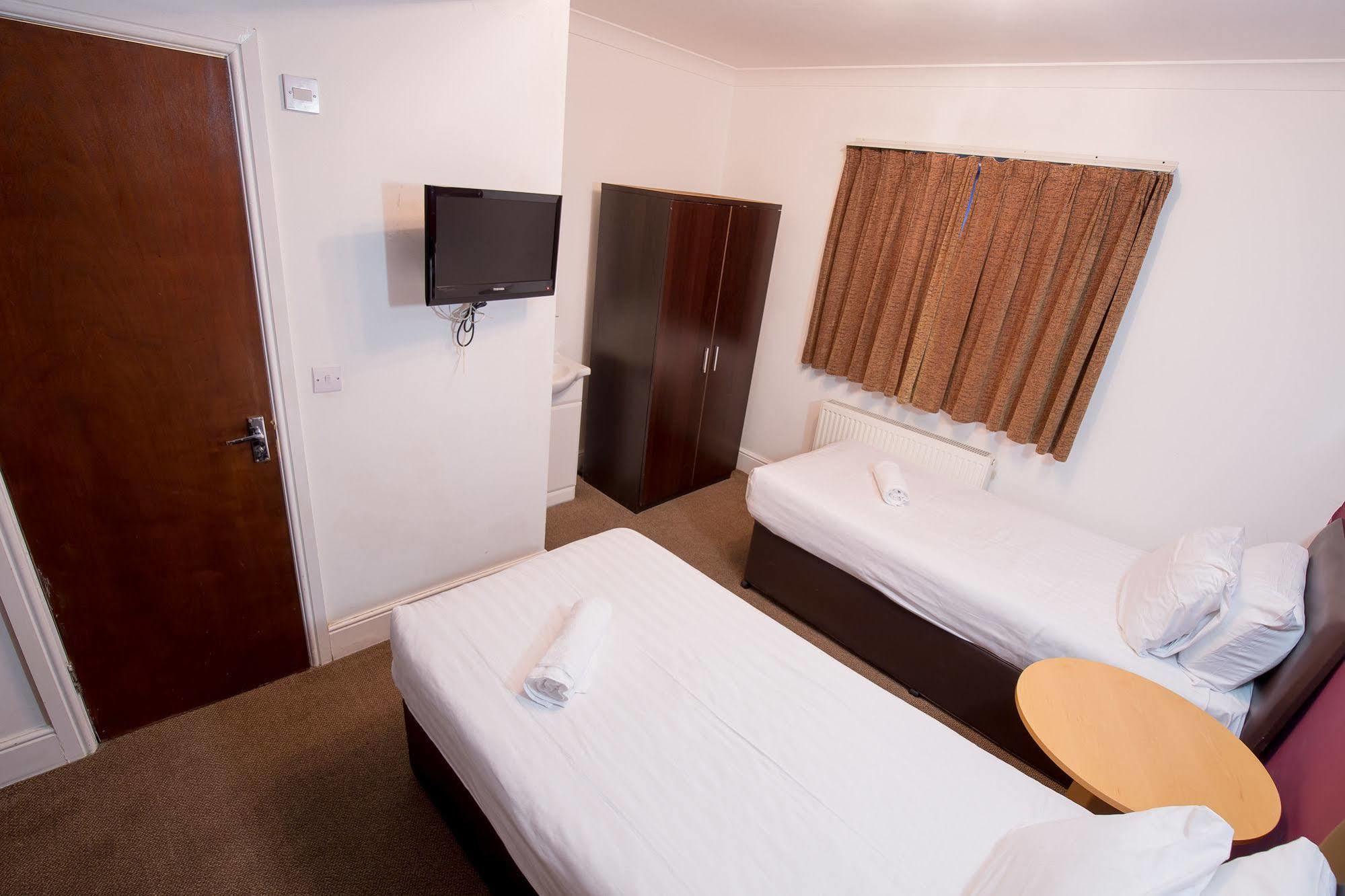Rossmore Hotel Ілфорд Екстер'єр фото