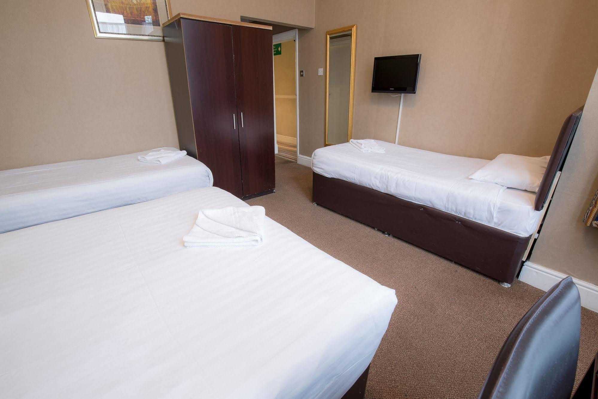 Rossmore Hotel Ілфорд Екстер'єр фото