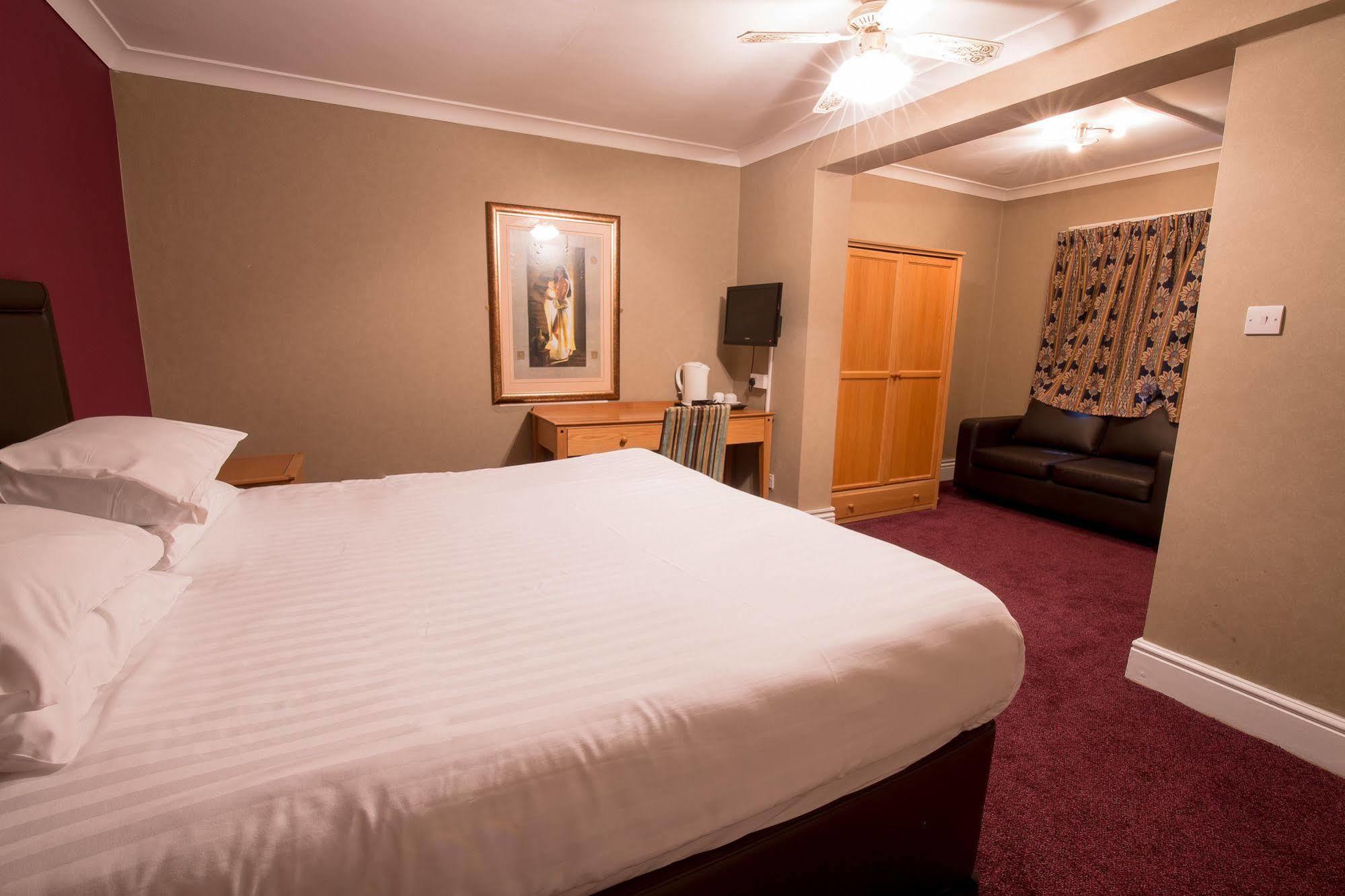 Rossmore Hotel Ілфорд Екстер'єр фото
