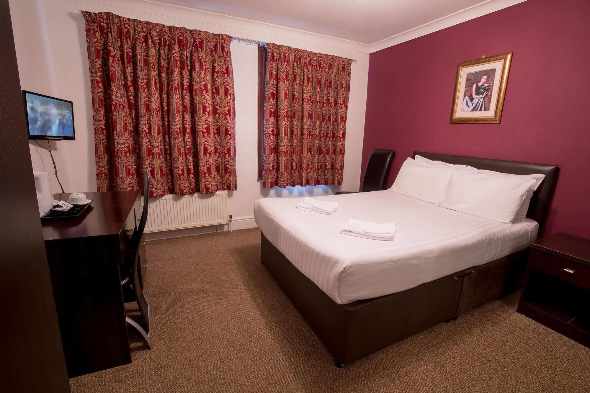 Rossmore Hotel Ілфорд Екстер'єр фото